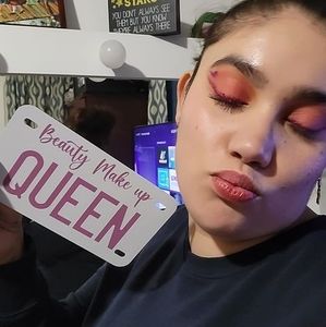 Meet your Posher, Crystal